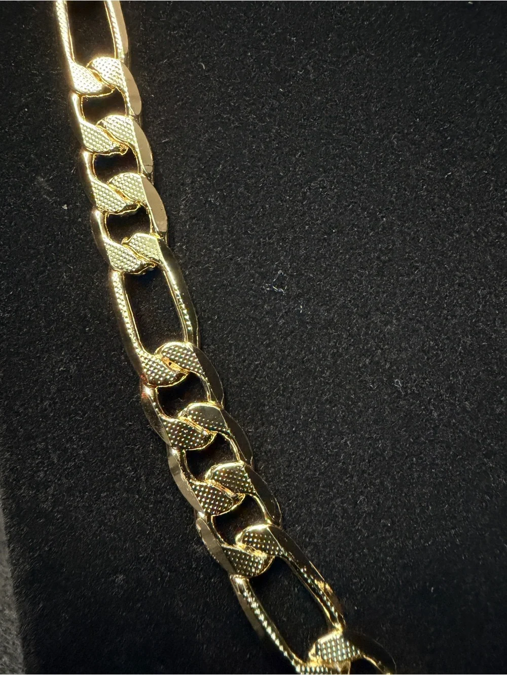 Figaro Diamond Cut 24in 9.5MM Necklace. Heavy piece. Shine Bright. Brand new